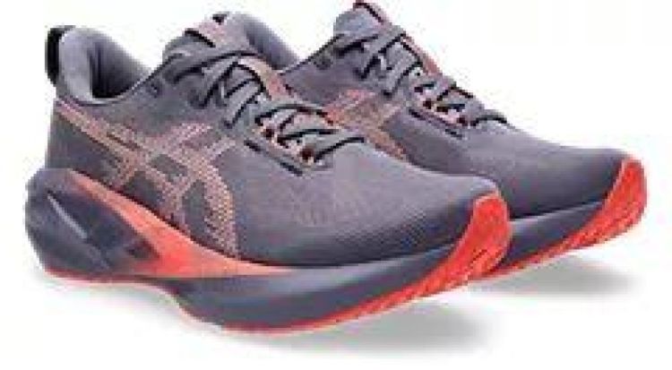  ASICS NOVABLAST 5  - De Peperstraat (Poperinge)