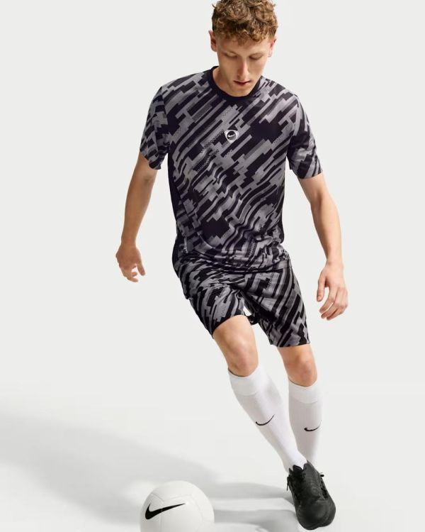 NIKE NIKE M NK DF ACD+ SS TOP AOP  (zwart) - De Peperstraat (Poperinge)