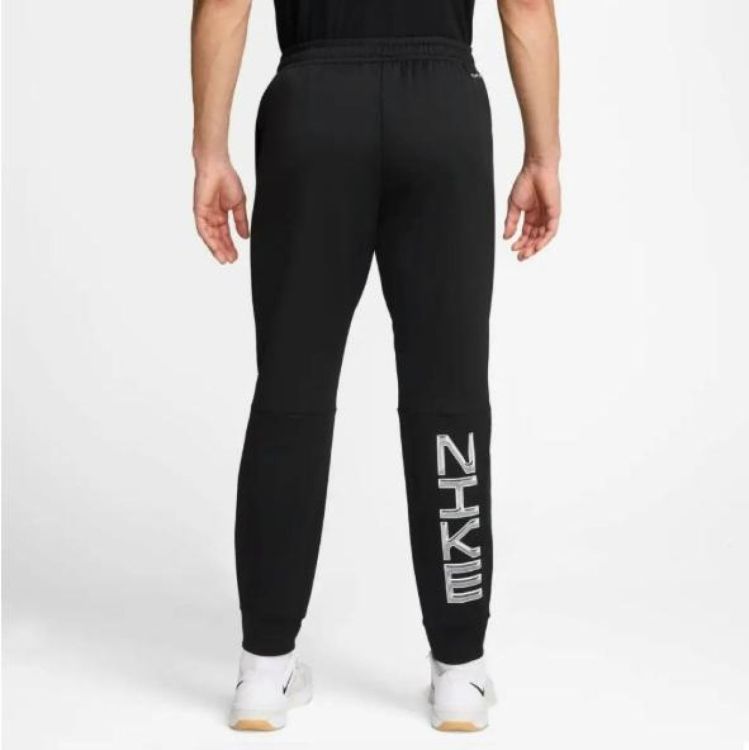 NIKE NIKE M NK DF UV FLEX FLC JOGGER GFX  (zwart) - De Peperstraat (Poperinge)