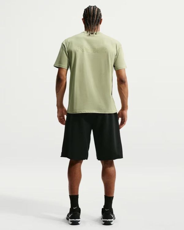 NIKE NIKE M NK TEE LSE NAC  (groen) - De Peperstraat (Poperinge)