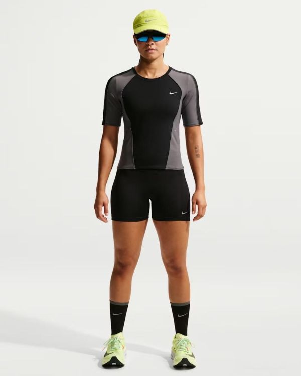 NIKE NIKE W NK TEMPO DF HR TGT SHRT  (zwart) - De Peperstraat (Poperinge)